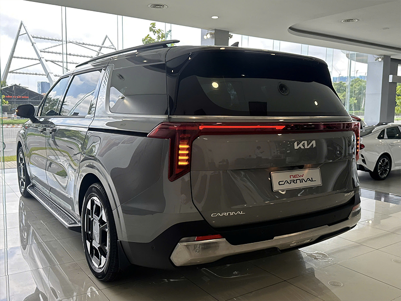 New KIA Carnival 2.2D Signature 7S - Ảnh 8